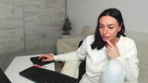 Carla online show from 12, 12, 2024