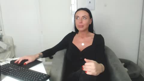 Carla online show from 28, 2, 2025