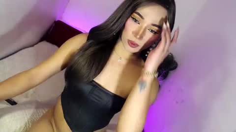 Snapshot of spicy_kinky chatting on 20, 10, 2025 Alora online show from 20, 10, 2025