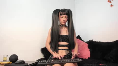 EMMA online show from 6, 2, 2025