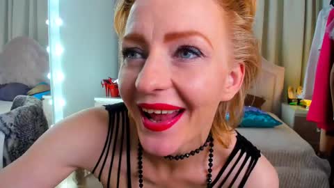 Snapshot of squirtymom chatting on 25, 2, 2025 Alisa online show from 25, 2, 2025