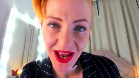 Snapshot of squirtymom chatting on 25, 9, 2025 Alisa online show from 25, 9, 2025