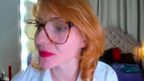 Snapshot of squirtymom chatting on 12, 10, 2025 Alisa online show from 12, 10, 2025