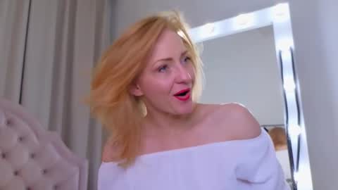 Snapshot of squirtymom chatting on 23, 11, 2025 Alisa online show from 23, 11, 2025