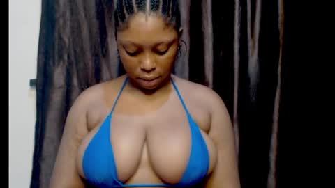 Snapshot of squirtyqueenxx chatting on 21, 9, 2025 gold online show from 21, 9, 2025