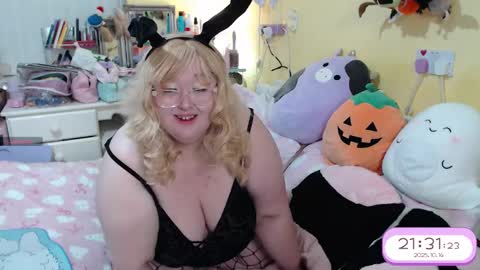 Snapshot of squishythighsx chatting on 14, 10, 2025 Squishy online show from 14, 10, 2025
