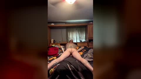 Snapshot of sqzxriehlqqw chatting on 6, 5, 2026 Luv2Cum4u online show from 6, 5, 2026