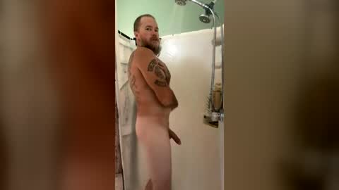 Snapshot of sqzxriehlqqw chatting on 10, 7, 2026 Luv2Cum4u online show from 10, 7, 2026