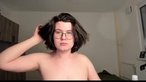 Derek independent model  -  online show from 7, 2, 2026