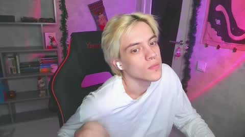 Snapshot of st_koshin chatting on 4, 12, 2024 Nick Gasai online show from 4, 12, 2024