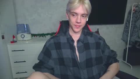 Snapshot of st_koshin chatting on 28, 12, 2024 Nick Gasai online show from 28, 12, 2024