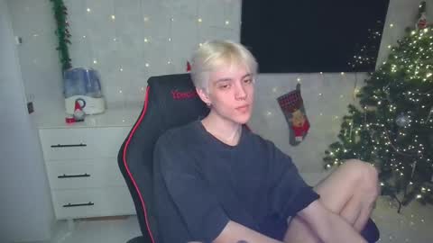 Snapshot of st_koshin chatting on 1, 1, 2025 Nick Gasai online show from 1, 1, 2025
