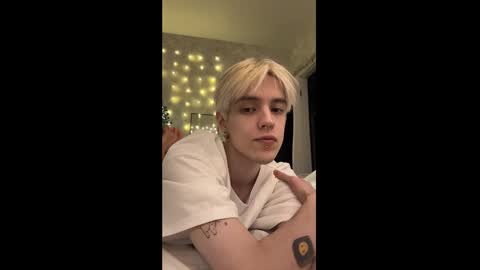 Snapshot of st_koshin chatting on 2, 1, 2025 Nick Gasai online show from 2, 1, 2025