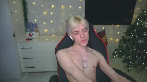 Snapshot of st_koshin chatting on 5, 1, 2025 Nick Gasai online show from 5, 1, 2025