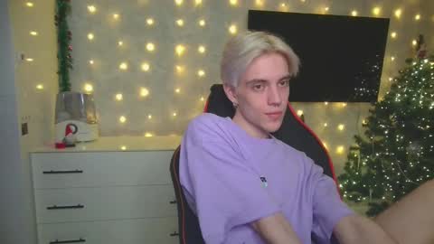 Snapshot of st_koshin chatting on 5, 1, 2025 Nick Gasai online show from 5, 1, 2025