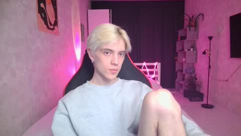 Snapshot of st_koshin chatting on 28, 1, 2025 Nick Gasai online show from 28, 1, 2025