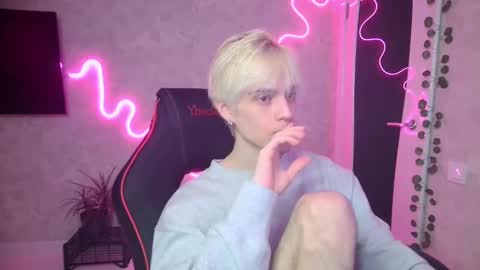 Snapshot of st_koshin chatting on 29, 1, 2025 Nick Gasai online show from 29, 1, 2025