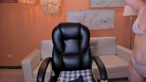 Snapshot of staceywood_ chatting on 19, 12, 2024 Stacy Woods online show from 19, 12, 2024