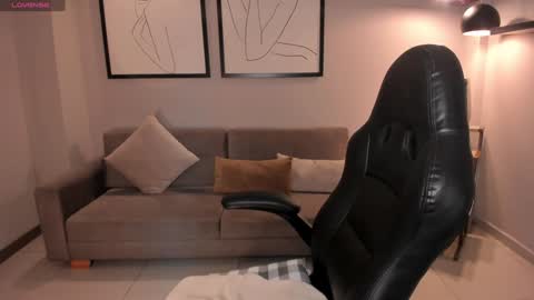 Snapshot of staceywood_ chatting on 15, 1, 2025 Stacy Woods online show from 15, 1, 2025