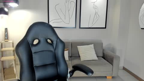 Snapshot of staceywood_ chatting on 28, 1, 2025 Stacy Woods online show from 28, 1, 2025