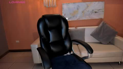 Snapshot of staceywood_ chatting on 19, 2, 2025 Stacy Woods online show from 19, 2, 2025