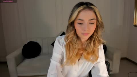 Stacy Woods online show from 28, 5, 2026