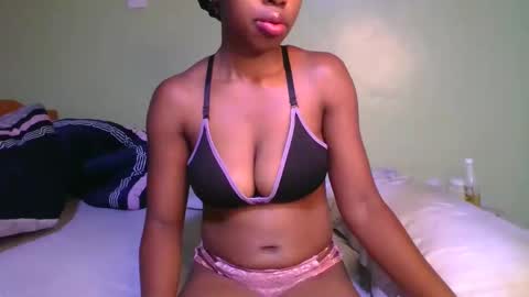 Snapshot of stacy_queenl chatting on 22, 12, 2025 stacy_queenl online show from 22, 12, 2025