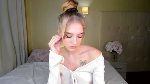 Snapshot of stacy_riiver chatting on 22, 2, 2025 Stacy Mon Tue Wed Thu Fri Sun GMT GMT 3 1000am - 0400pm online show from 22, 2, 2025