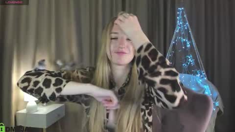 Snapshot of stacy_riiver chatting on 3, 10, 2025 Stacy Mon Tue Wed Thu Fri Sun GMT GMT 3 1000am - 0400pm online show from 3, 10, 2025