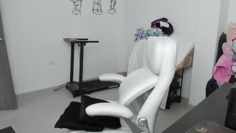 Snapshot of stacy_woods chatting on 4, 5, 2026 Zulma Yisset online show from 4, 5, 2026