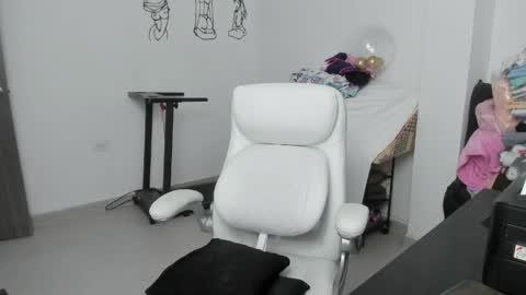 Snapshot of stacy_woods chatting on 5, 6, 2026 Zulma Yisset online show from 5, 6, 2026