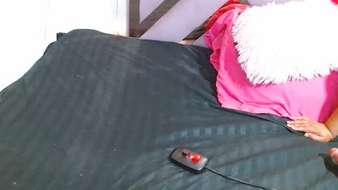 Snapshot of star_sweett69 chatting on 28, 10, 2025 star_sweett69 online show from 28, 10, 2025