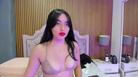 Snapshot of starbutterflyy_ chatting on 7, 10, 2025 STAR online show from 7, 10, 2025