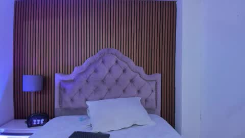 Snapshot of starbutterflyy_ chatting on 9, 11, 2025 STAR online show from 9, 11, 2025