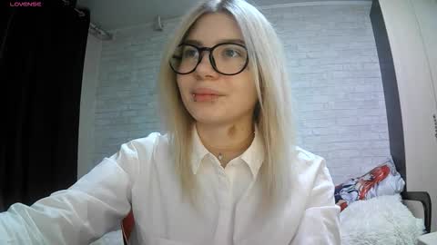Snapshot of starremick chatting on 22, 10, 2025 Katie online show from 22, 10, 2025