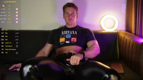 Snapshot of steevemuscle chatting on 15, 12, 2024 Steeve online show from 15, 12, 2024