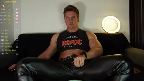 Snapshot of steevemuscle chatting on 2, 3, 2025 Steeve online show from 2, 3, 2025