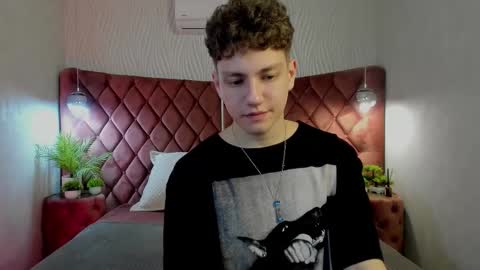 Snapshot of stefanbev chatting on 5, 3, 2026 Esrefan online show from 5, 3, 2026