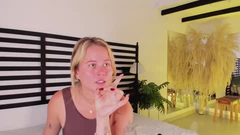 Stefanny   online show from 2, 2, 2025