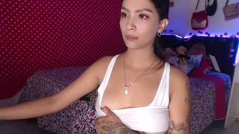Im MiaIts my first day here  online show from 25, 12, 2024