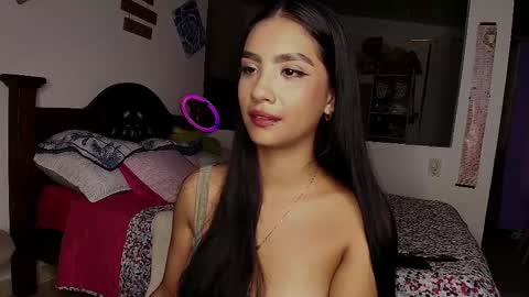 Snapshot of stefanny_pllus chatting on 18, 9, 2025 Im MiaIts my first day here  online show from 18, 9, 2025
