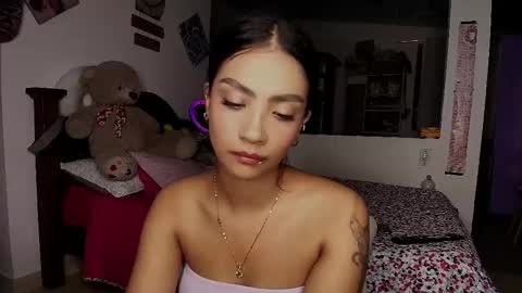 Snapshot of stefanny_pllus chatting on 19, 9, 2025 Im MiaIts my first day here  online show from 19, 9, 2025