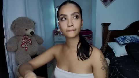 Snapshot of stefanny_pllus chatting on 2, 10, 2025 Im MiaIts my first day here  online show from 2, 10, 2025