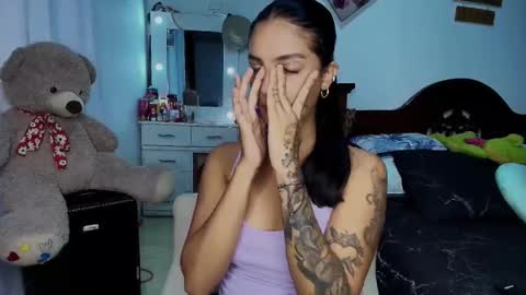 Snapshot of stefanny_pllus chatting on 4, 10, 2025 Im MiaIts my first day here  online show from 4, 10, 2025