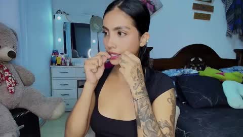 Snapshot of stefanny_pllus chatting on 10, 10, 2025 Im MiaIts my first day here  online show from 10, 10, 2025