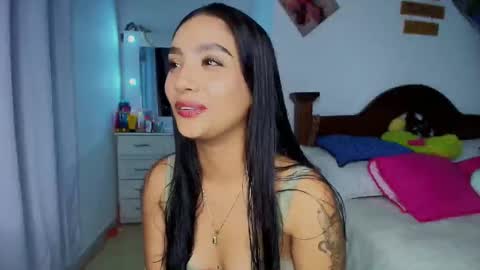 Snapshot of stefanny_pllus chatting on 16, 10, 2025 Im MiaIts my first day here  online show from 16, 10, 2025