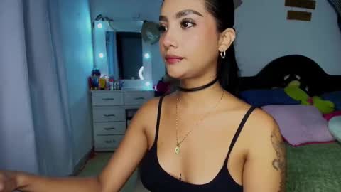 Snapshot of stefanny_pllus chatting on 20, 10, 2025 Im MiaIts my first day here  online show from 20, 10, 2025