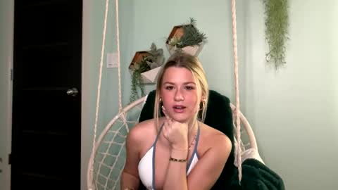 Snapshot of stella_rose20 chatting on 15, 11, 2025 Stella Rose online show from 15, 11, 2025