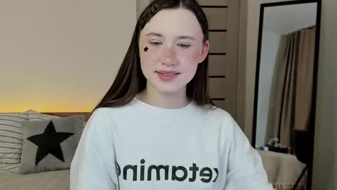 Snapshot of stella_sunny chatting on 4, 4, 2026 stella_sunny online show from 4, 4, 2026