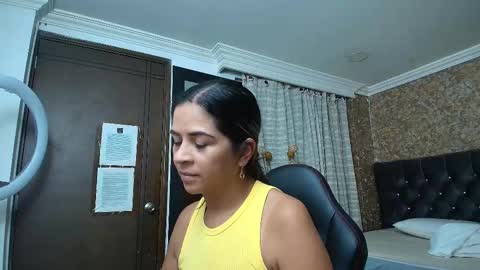 Snapshot of stella_xue chatting on 18, 10, 2025 Estella online show from 18, 10, 2025